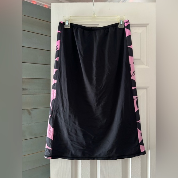 Black and Pink Raglan Sleeve Top - Picture 4 of 5
